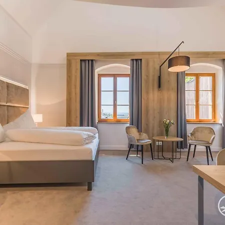 Tatra Boutique Deforte Gallery 202 *