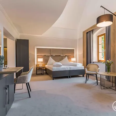 Tatra Boutique Deforte Gallery 202 بوبراد